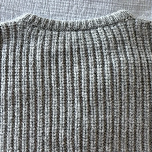 Cozy Gray Ribbed Sweater - Picture 6 of 13